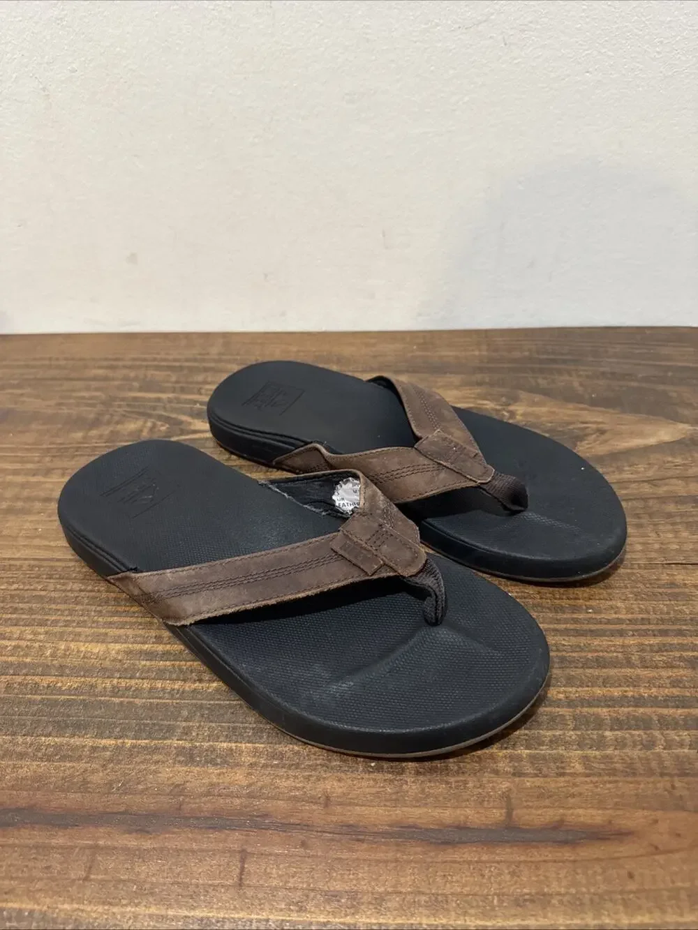 Men’s Reef brown leather thong flip flops size 7